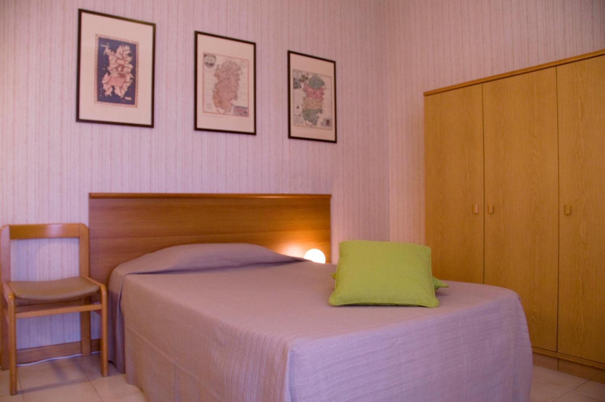 Hotel Residence Ulivi E Palme Cagliari Bagian luar foto