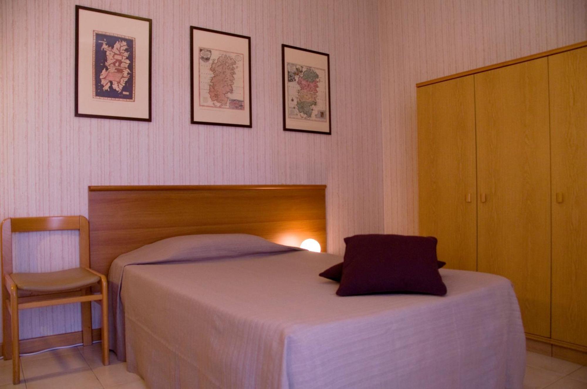 Hotel Residence Ulivi E Palme Cagliari Bagian luar foto