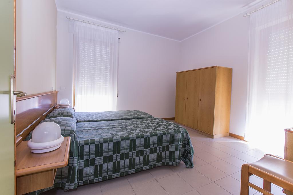 Hotel Residence Ulivi E Palme Cagliari Bagian luar foto