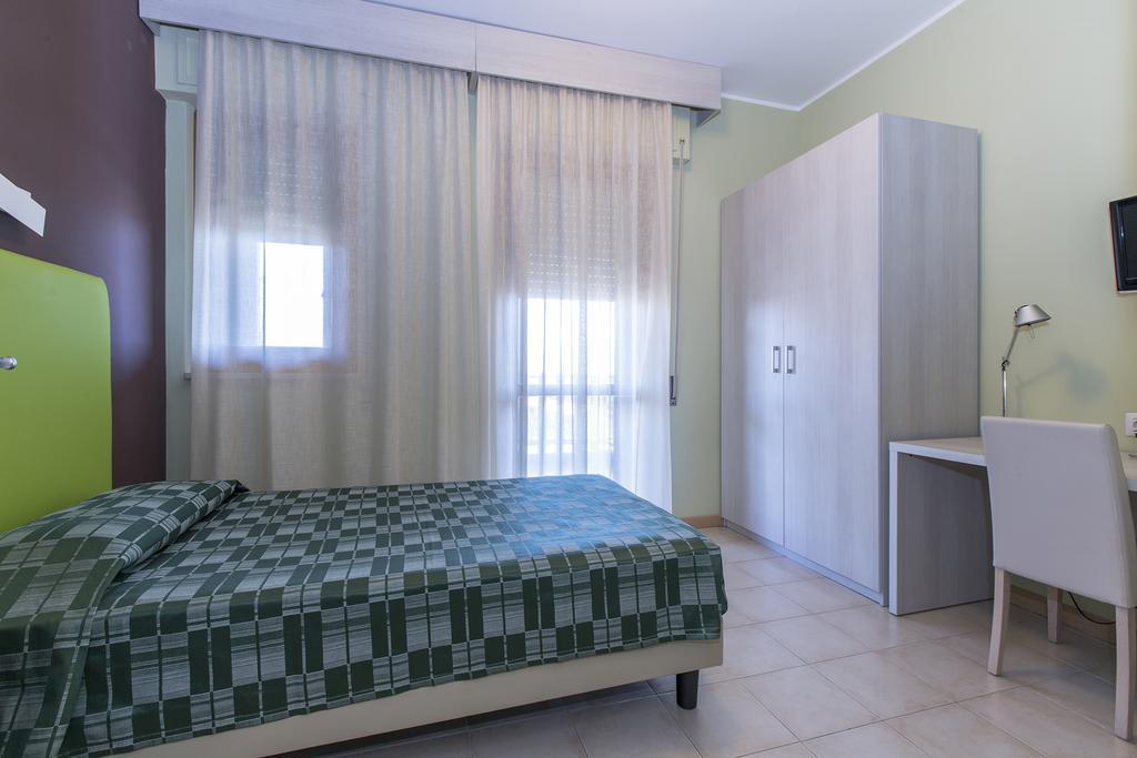 Hotel Residence Ulivi E Palme Cagliari Bagian luar foto