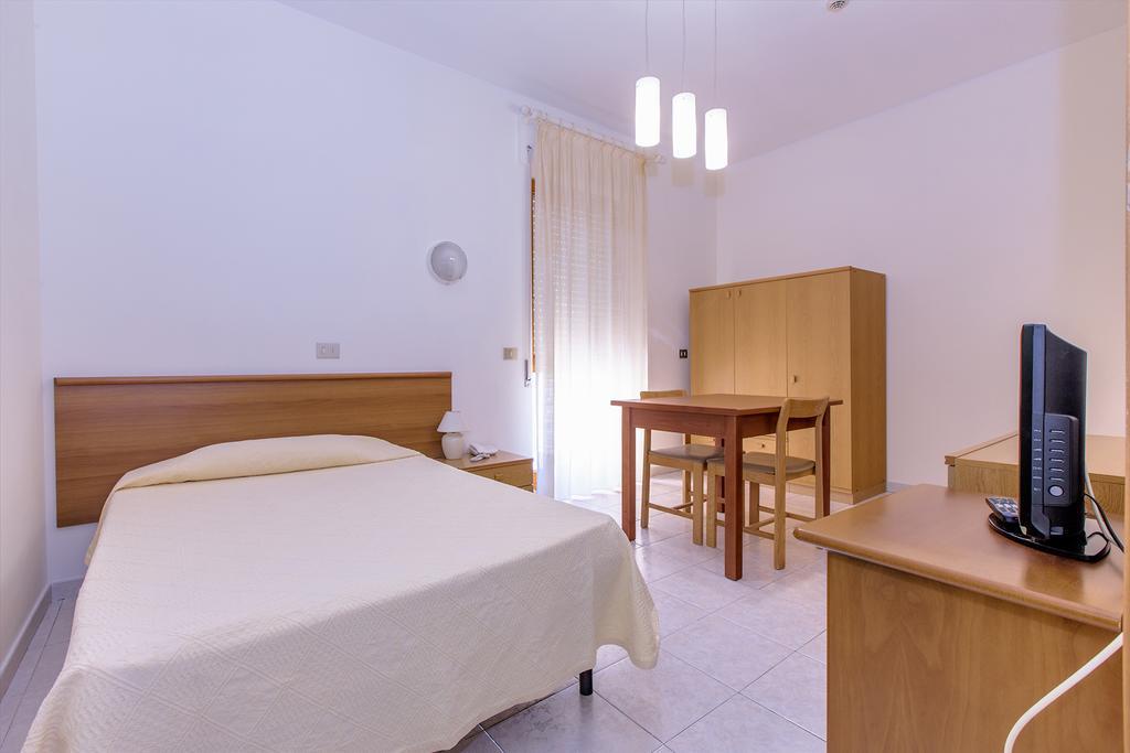 Hotel Residence Ulivi E Palme Cagliari Bagian luar foto
