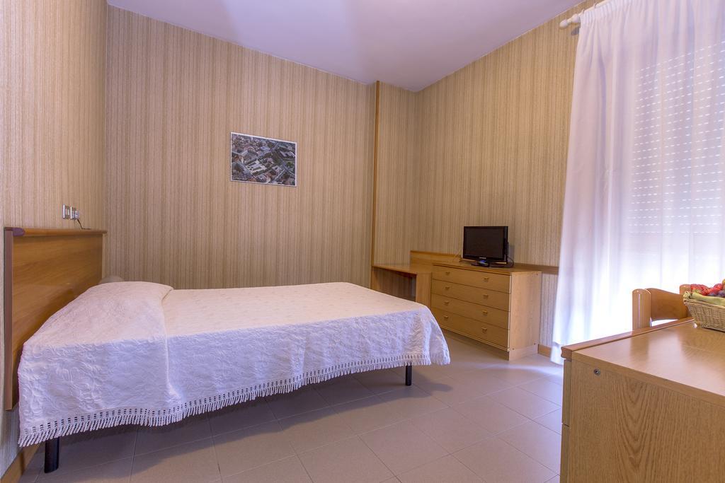 Hotel Residence Ulivi E Palme Cagliari Bagian luar foto
