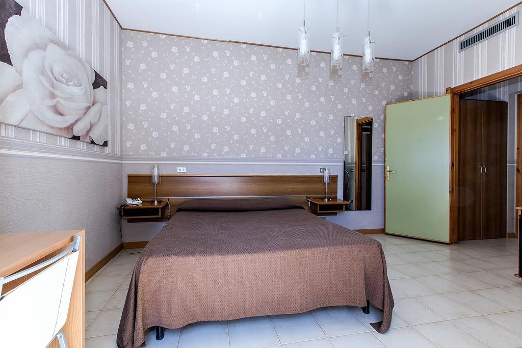 Hotel Residence Ulivi E Palme Cagliari Bagian luar foto