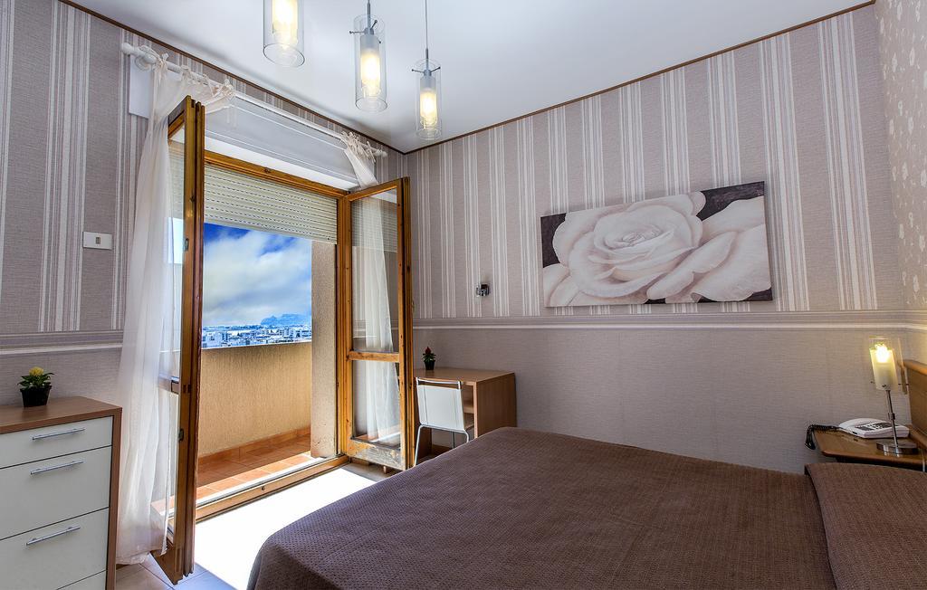 Hotel Residence Ulivi E Palme Cagliari Bagian luar foto