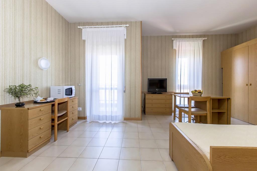 Hotel Residence Ulivi E Palme Cagliari Bagian luar foto