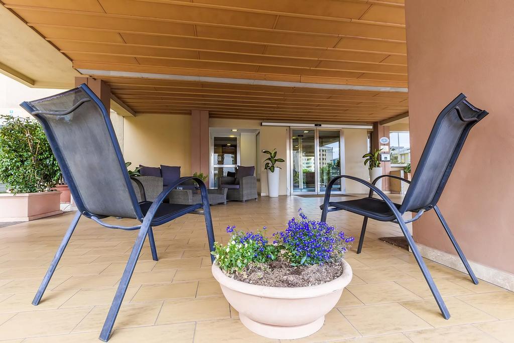 Hotel Residence Ulivi E Palme Cagliari Bagian luar foto