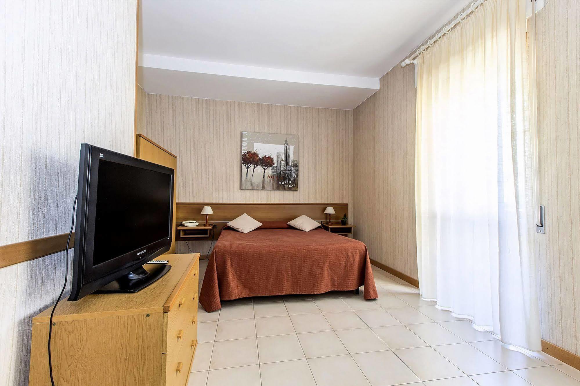 Hotel Residence Ulivi E Palme Cagliari Bagian luar foto