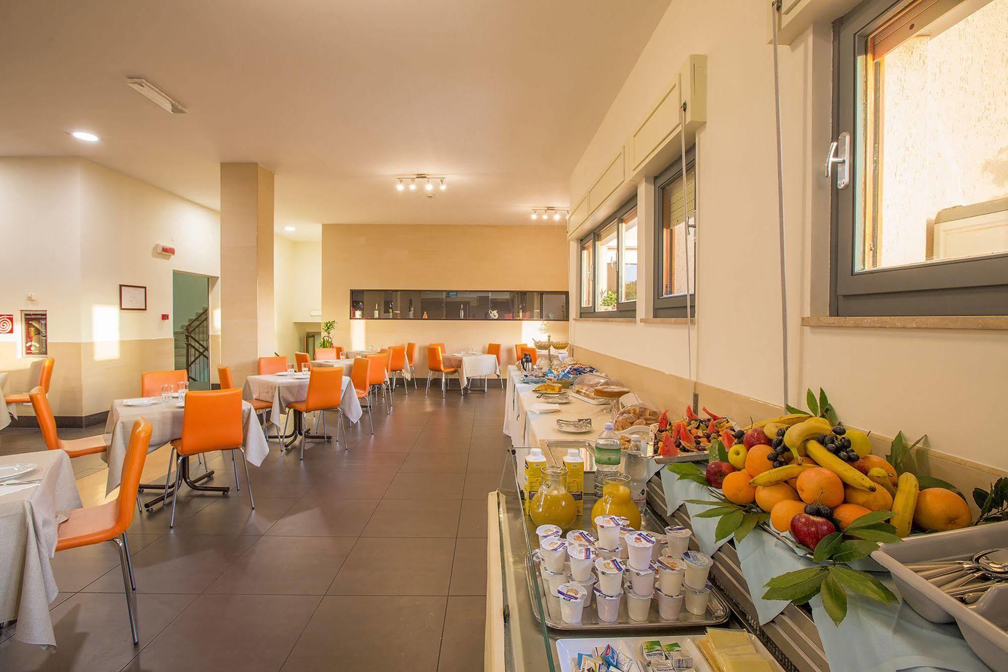 Hotel Residence Ulivi E Palme Cagliari Bagian luar foto