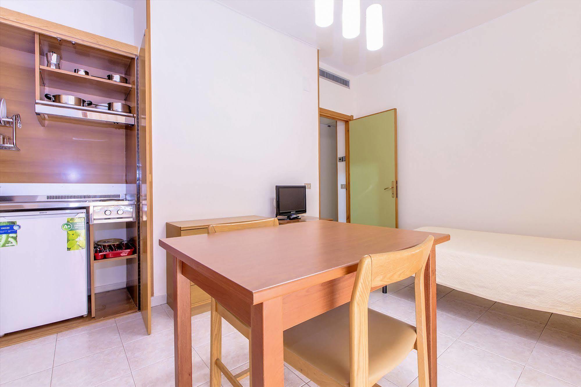 Hotel Residence Ulivi E Palme Cagliari Bagian luar foto