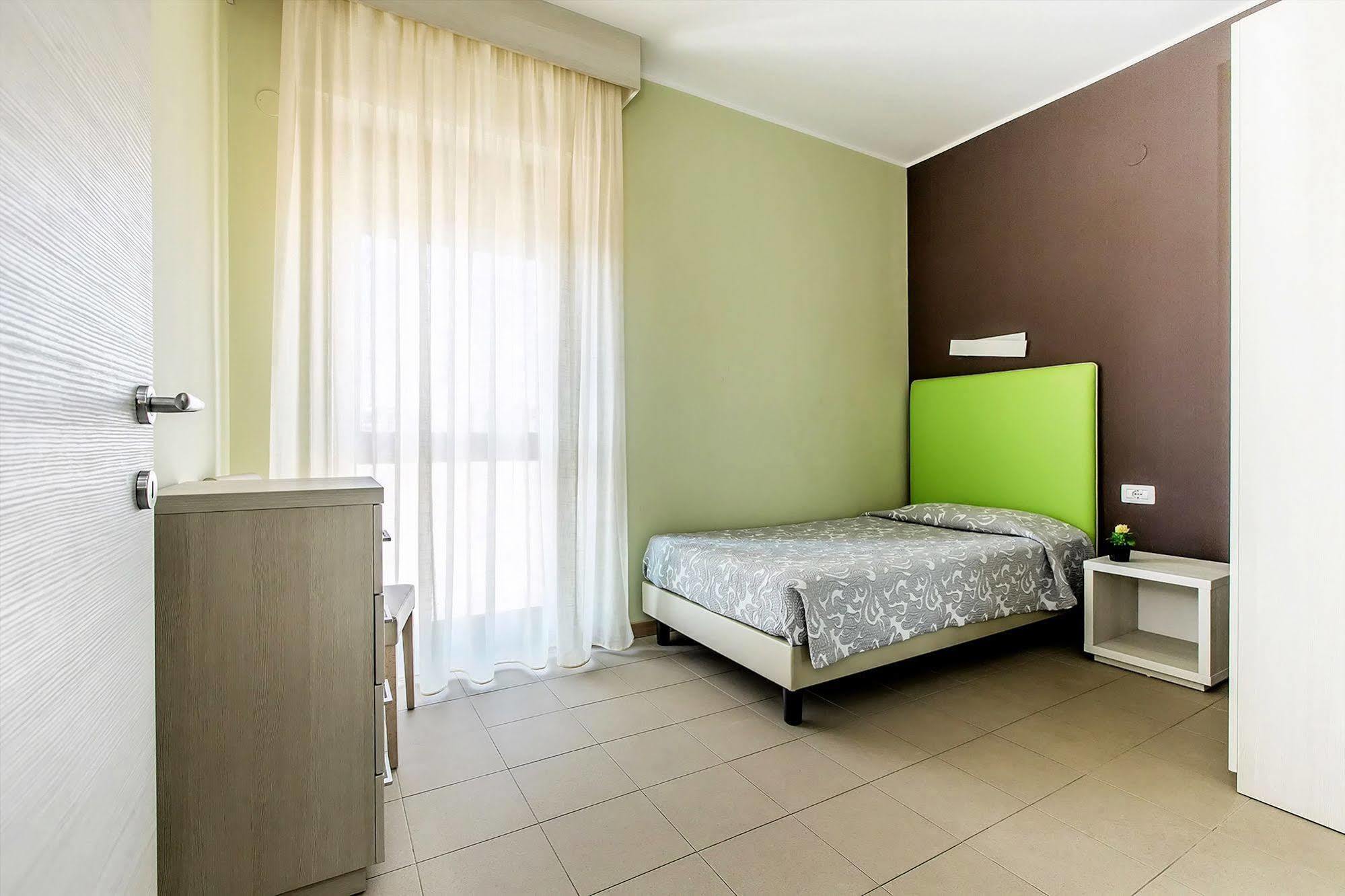 Hotel Residence Ulivi E Palme Cagliari Bagian luar foto